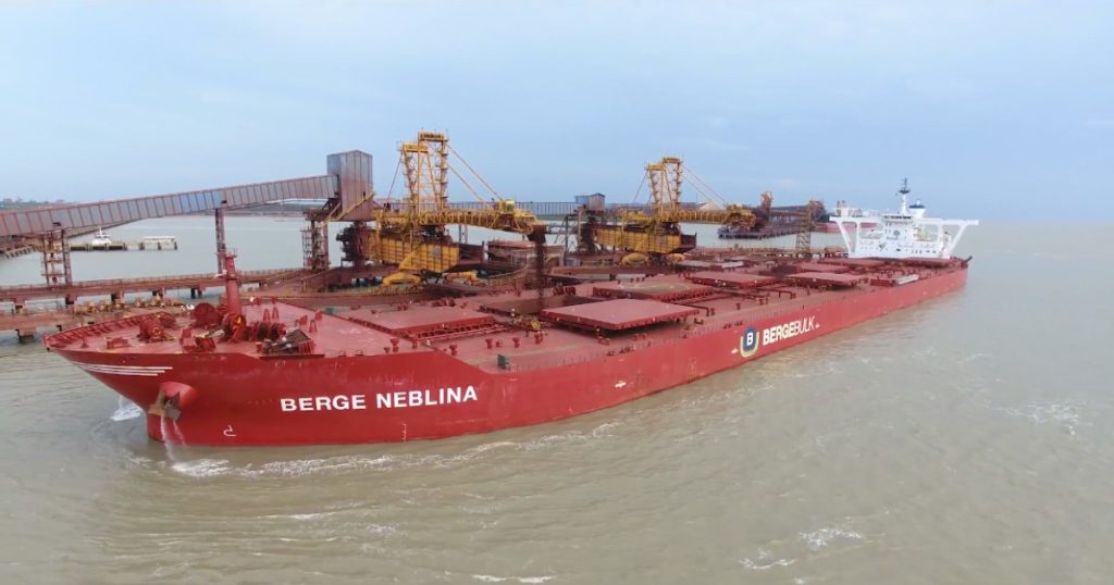 قیمت سنگ آهن در ماه نوامبر ۲۰۲۵ به پایین‌ترین حد خود در چهار ماه گذشته رسید