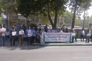 بازنشستگان فولاد مقابل استانداری اصفهان تجمع کردند
