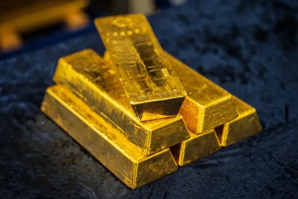قیمت طلای جهانی امروز شنبه ۲۸ شهریور ۱۴۰۵ / عقب‌نشینی نفت به کمک طلا آمد