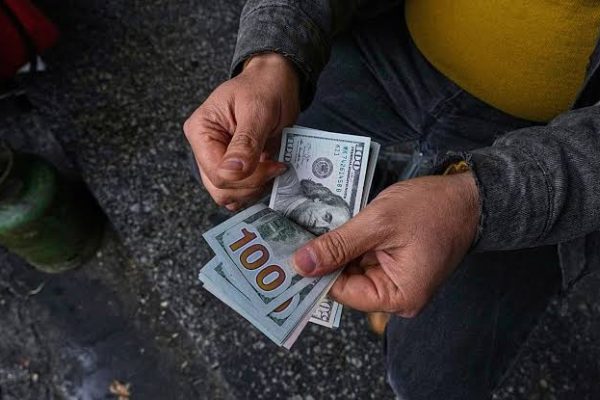 قیمت دلار توافقی امروز شنبه ۱۸ مهر ۱۴۰۵